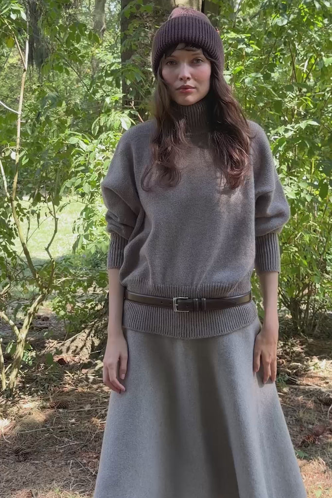 Turtleneck brown cashmere oversize sweater | Nina | Linnea Lund