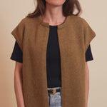 Cashmere sleeveless cardigan women green tobacco - video | Théo | Linnea Lund