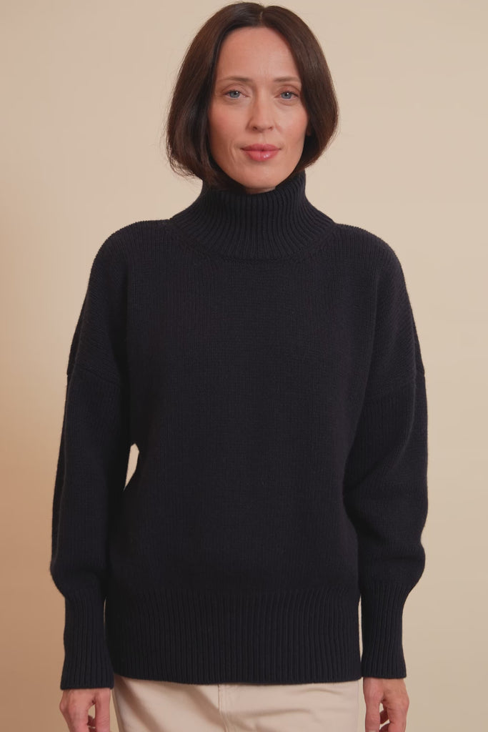 Navy blue cashmere sweater women - video | Christina | Linnea Lund