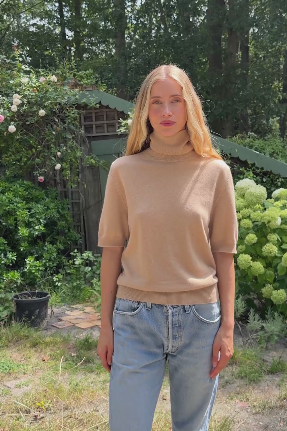 Women turtleneck cashmere t-shirt camel | Alvina | Linnea Lund