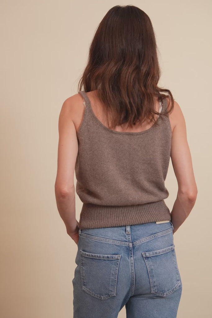 Cashmere tank top women taupe - video | Maud | Linnea Lund