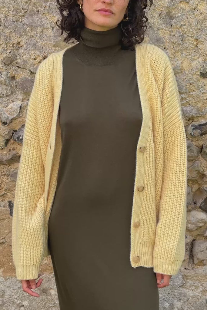 yellow cashmere cardigan women - video | Charlot | Linnea Lund
