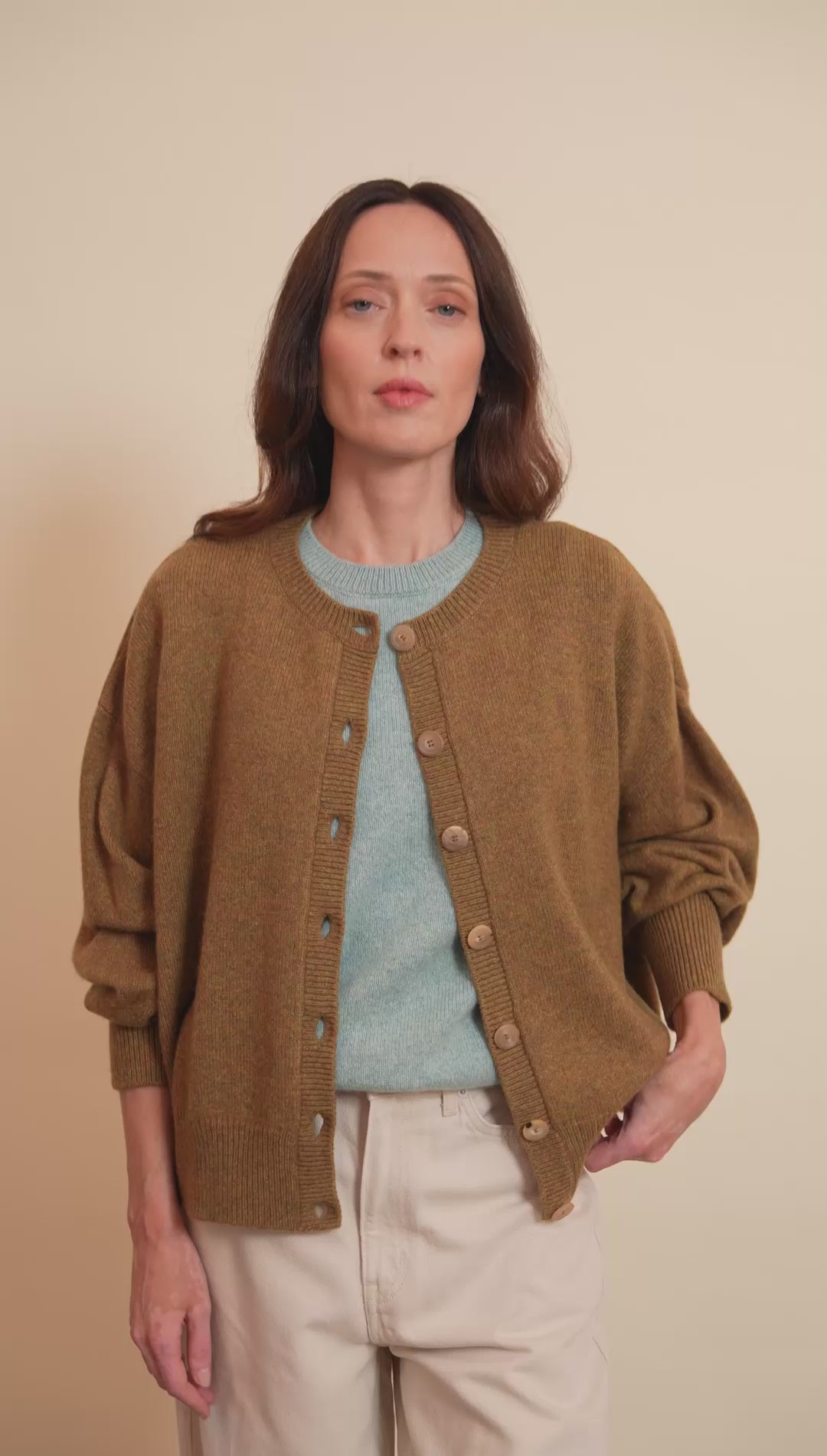 Cashmere cardigan women ocher green - look | Gabriella | Linnea Lund
