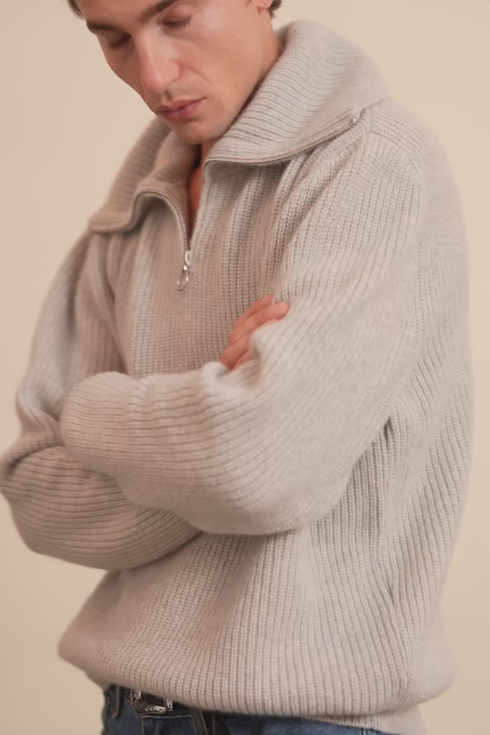 Zip collar light grey cashmere sweater for men - video | Sam | Linnea Lund