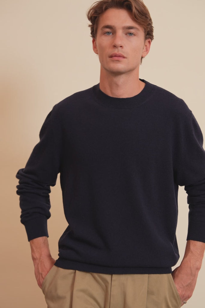 Midnight blue light men cashmere sweater - video | Harald | Linnea Lund