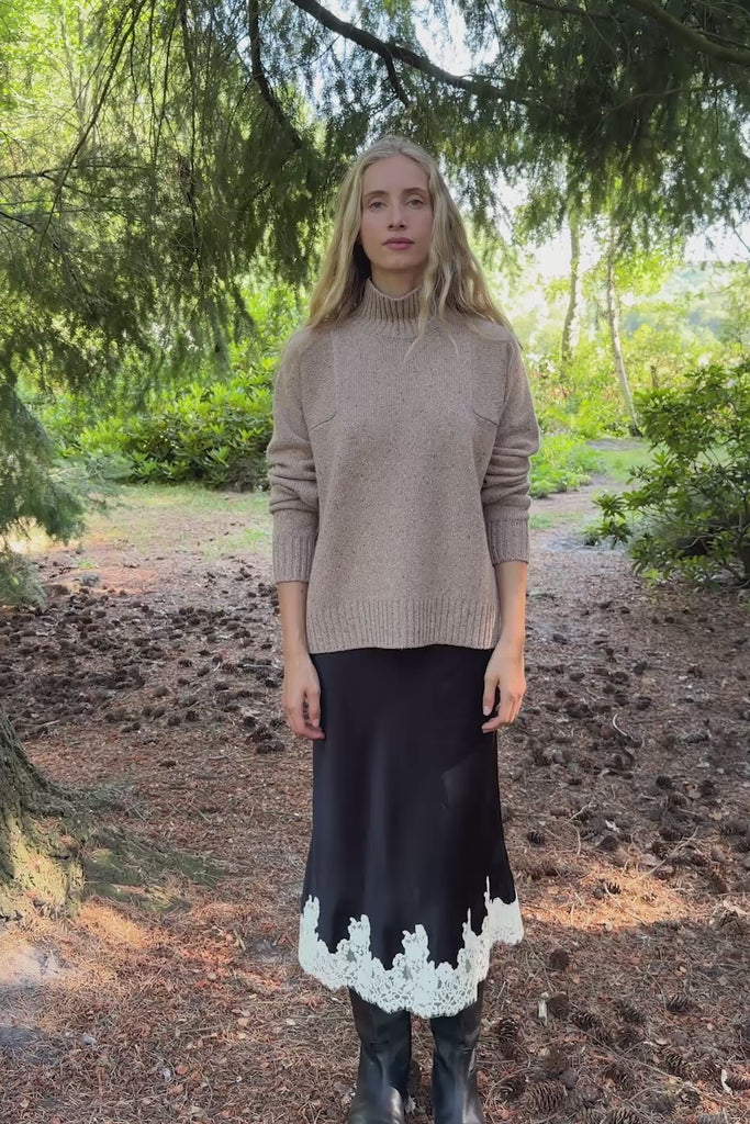 Textured beige turtleneck cashmere sweater | Charlotte | Linnea Lund