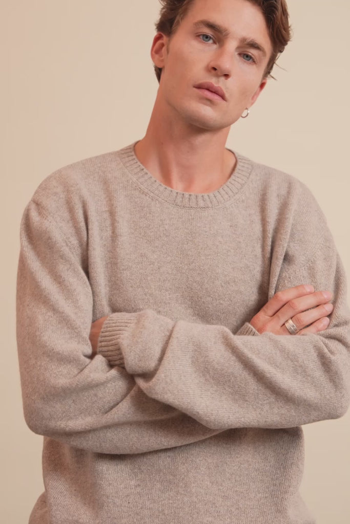 Beige men cashmere sweater - video | Mimmi | Linnea Lund