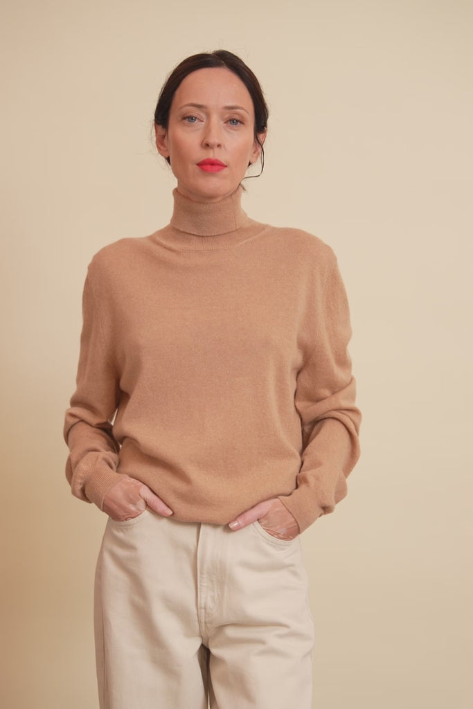 Camel women cashmere sweater - front video | Jim | Linnea Lund