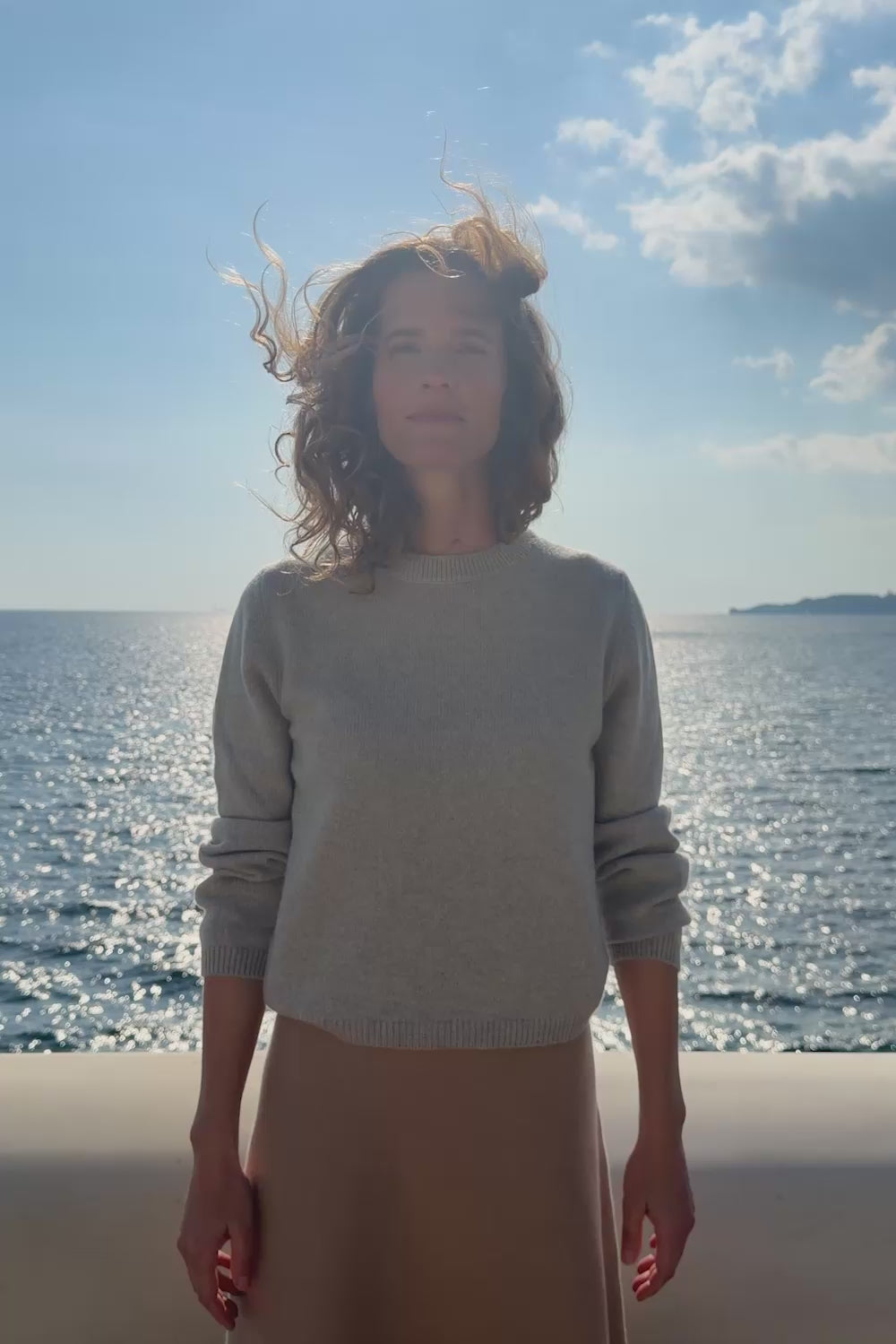 Light grey cropped cashmere sweater crewneck - packshot | Pia | Linnea Lund