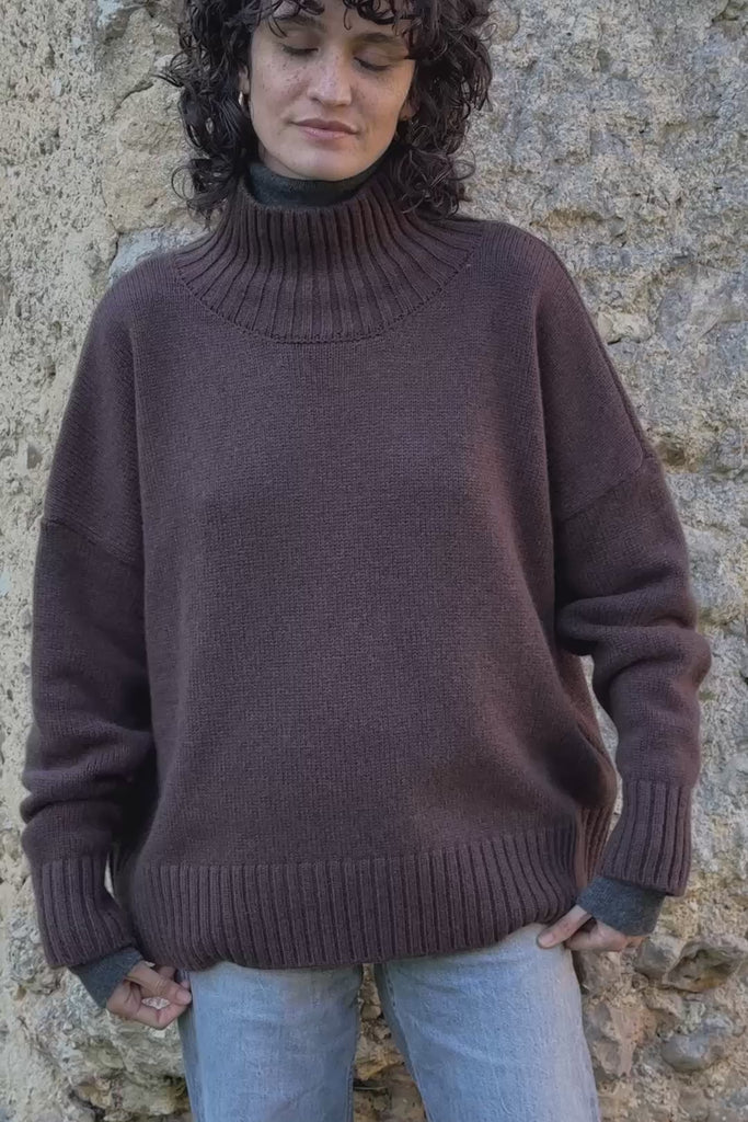 dark brown cashmere sweater women - video | Christina | Linnea Lund
