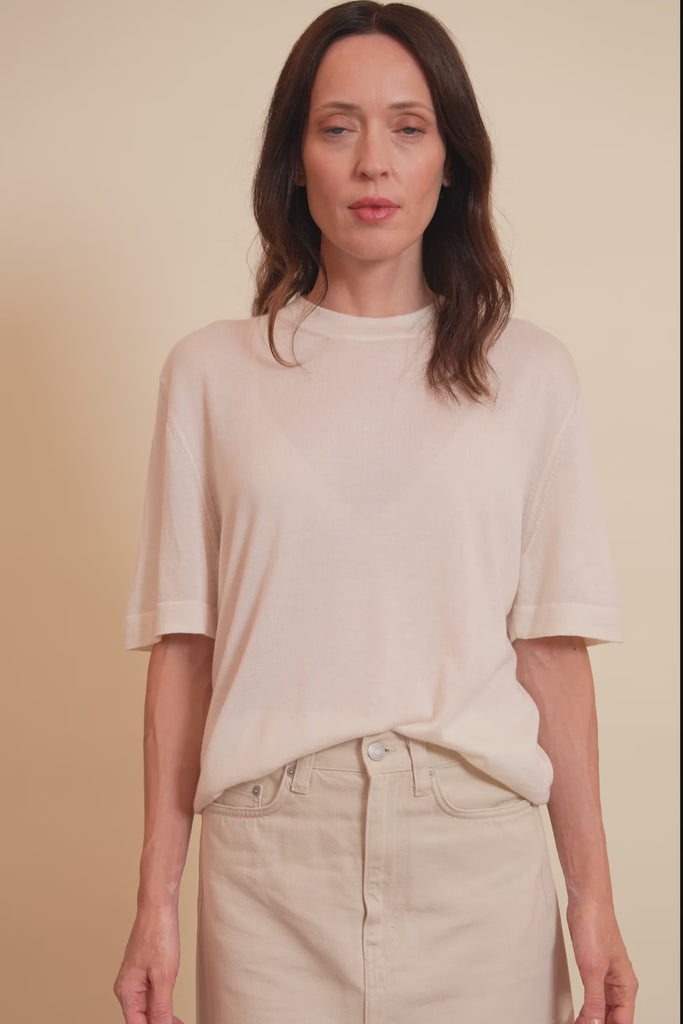 white cashmere tee shirt women - video | Julien | Linnea Lund