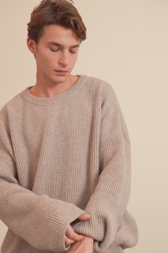 cashmere sweater men beige oversized long-sleeved ribbed - video | Edward | Linnea Lund