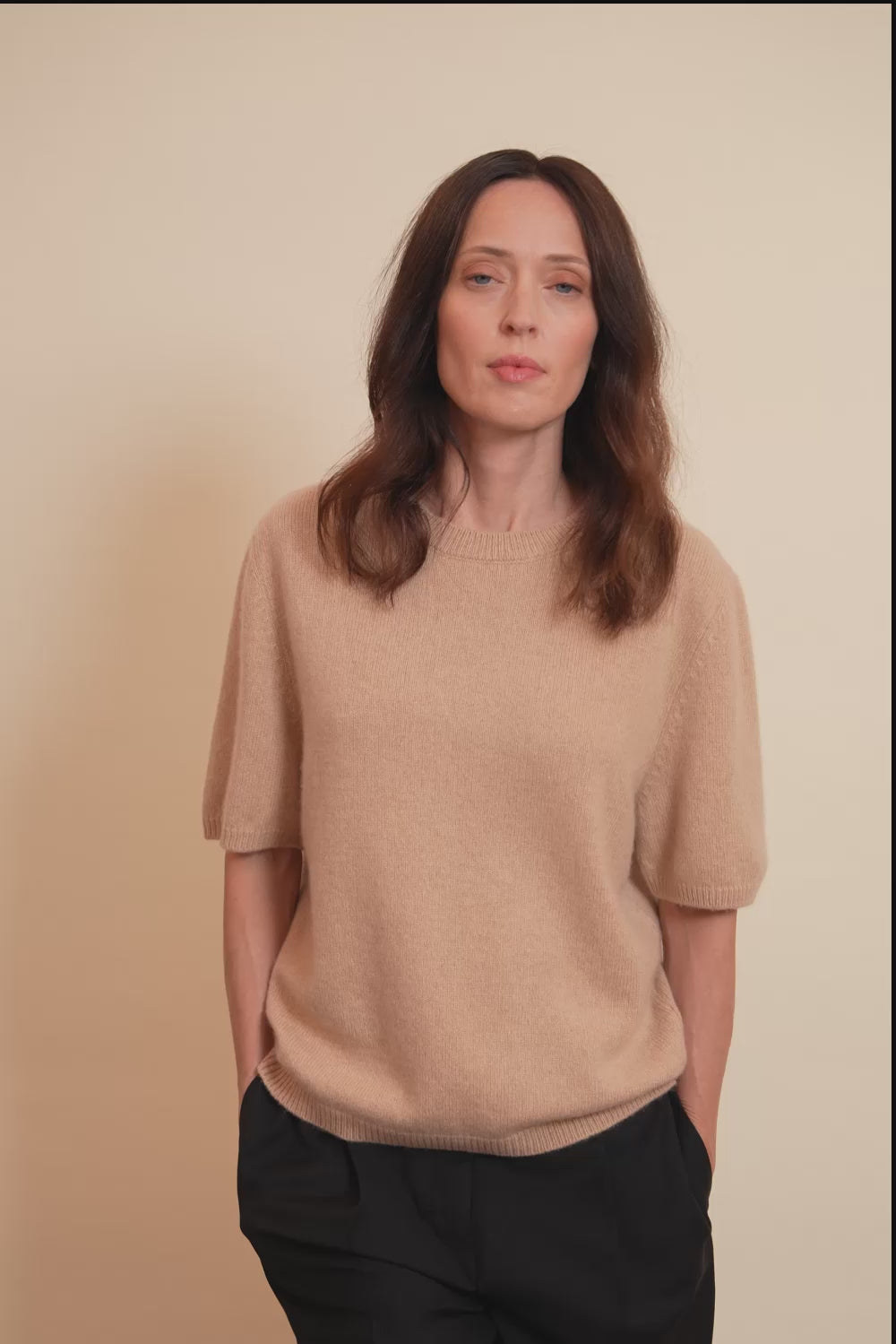 Cashmere Tee-Shirt women sand beige - video | Ingrid | Linnea Lund