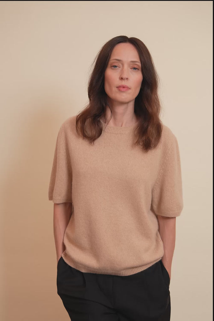 Cashmere Tee-Shirt women sand beige - video | Ingrid | Linnea Lund