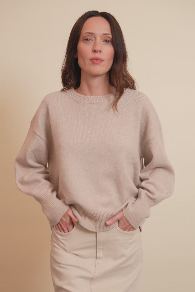 Cream cashmere sweater women - video | Sarah | Linnea Lund