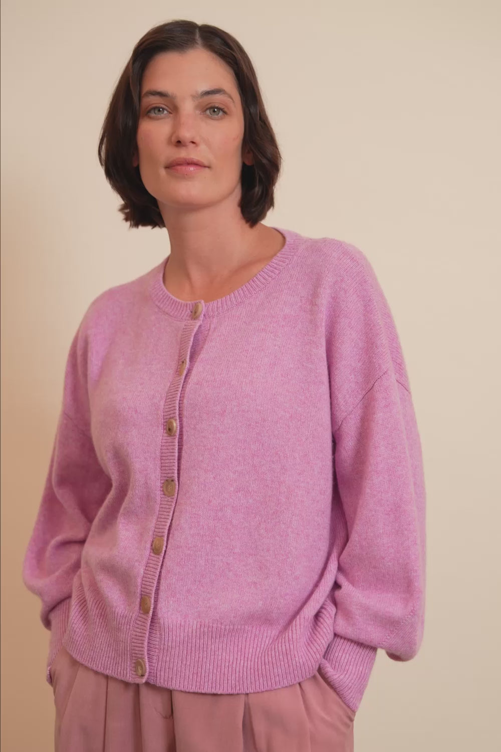 Cashmere cardigan women pink - video | Gabriella | Linnea Lund