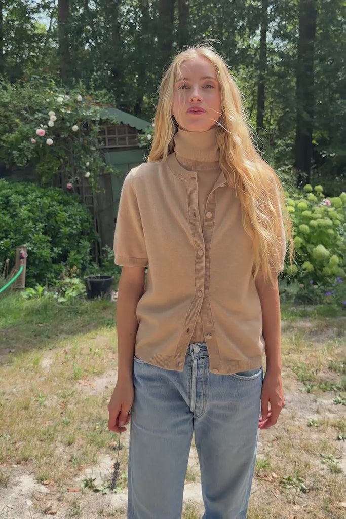 Crew neck short sleeve camel cashmere cardigan | Lena | Linnea Lund