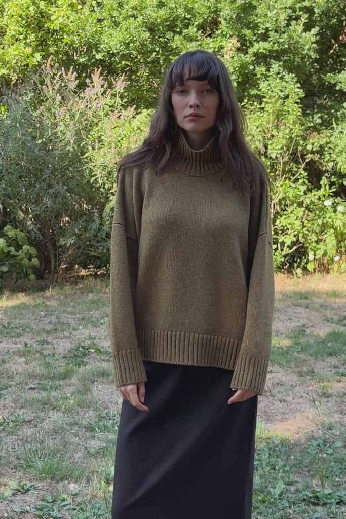 Ocher green women turtleneck cashmere sweater | Christina | Linnea Lund