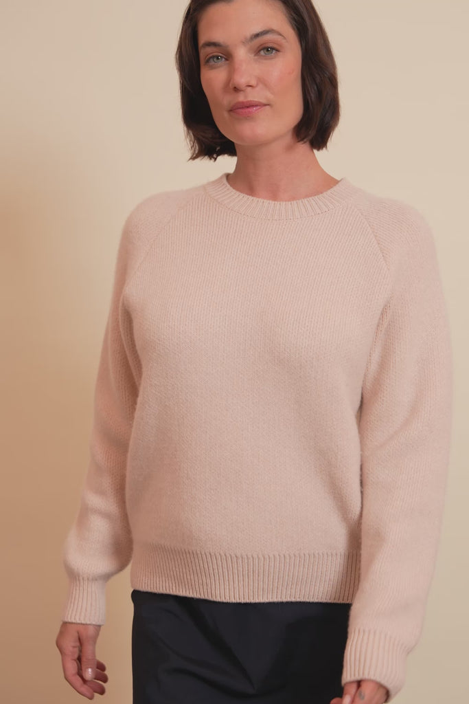 light pink cashmere sweater women - video | Sergio | Linnea Lund