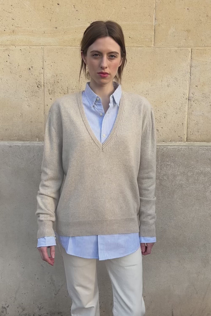 Beige deep v neck cashmere sweater for women | Cadaques | Linnea Lund