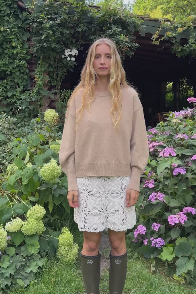 Ballon sleeves beige cashmere sweater | Sarah | Linnea Lund