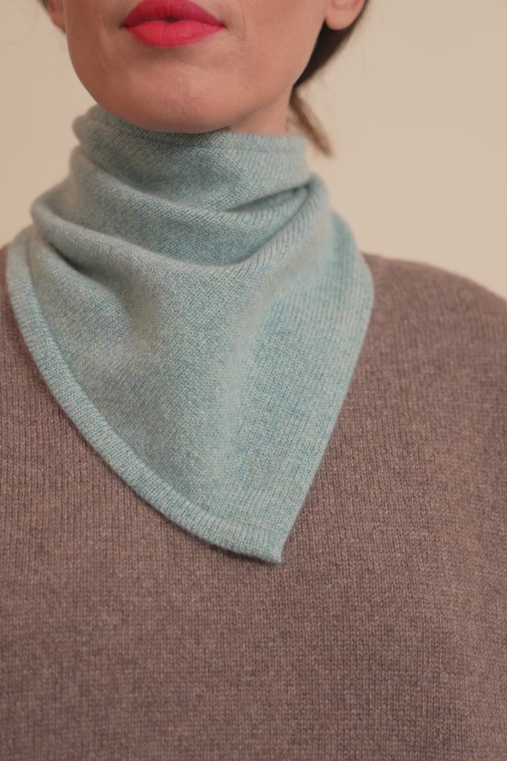 Women Cashmere bandana women blue aqua - video | Stella | Linnea Lund