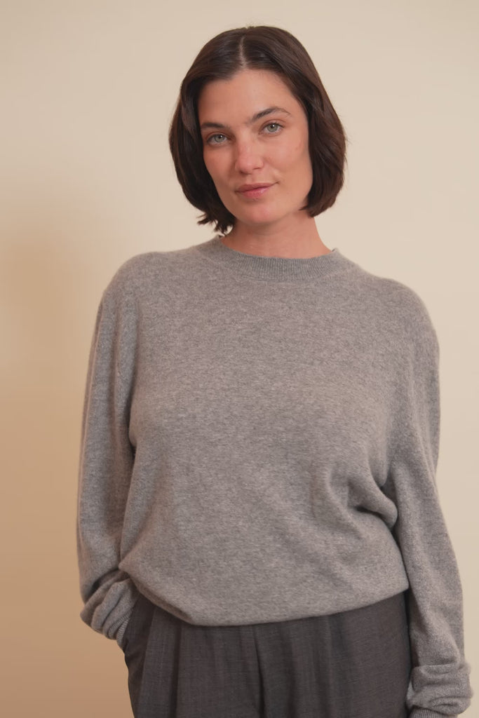 Grey light women cashmere sweater - video | Harald | Linnea Lund
