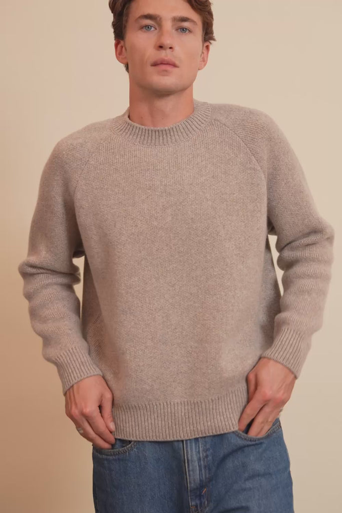 Greige cashmere sweater men - video | Sergio | Linnea Lund