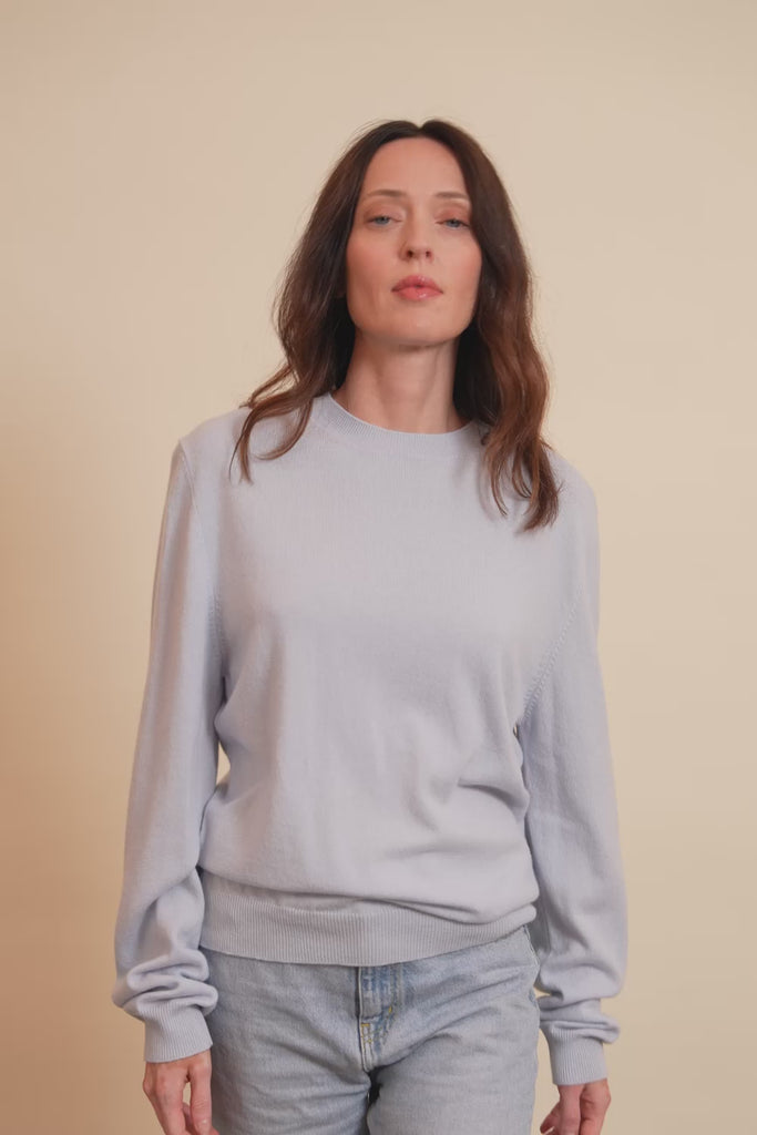 Baby blue light women cashmere sweater - video | Harald | Linnea Lund