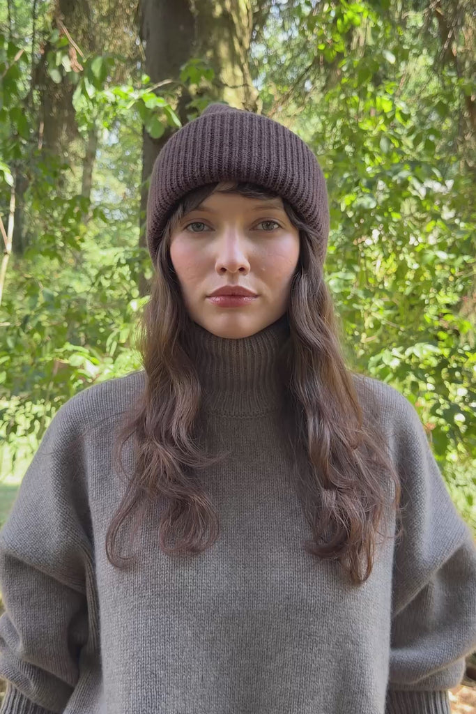 Dark brown cashmere beanie | Jackie | Linnea Lund