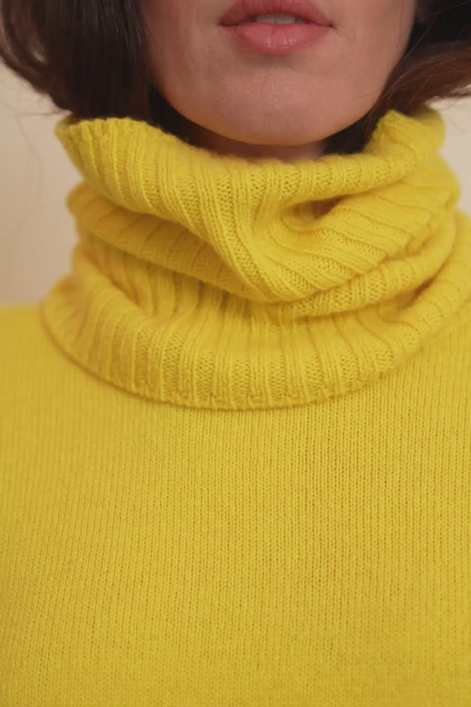 flash yellow cashmere collar women - video | Maya | Linnea Lund 