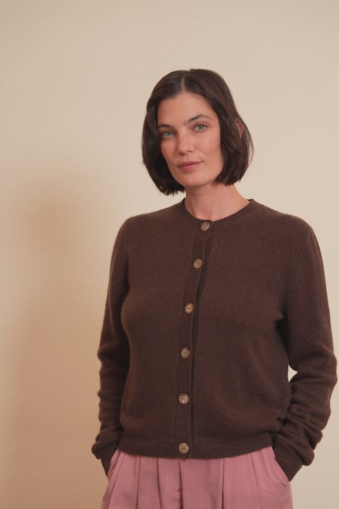 Brown cashmere cardigan for women - video| Greta | Linnea Lund