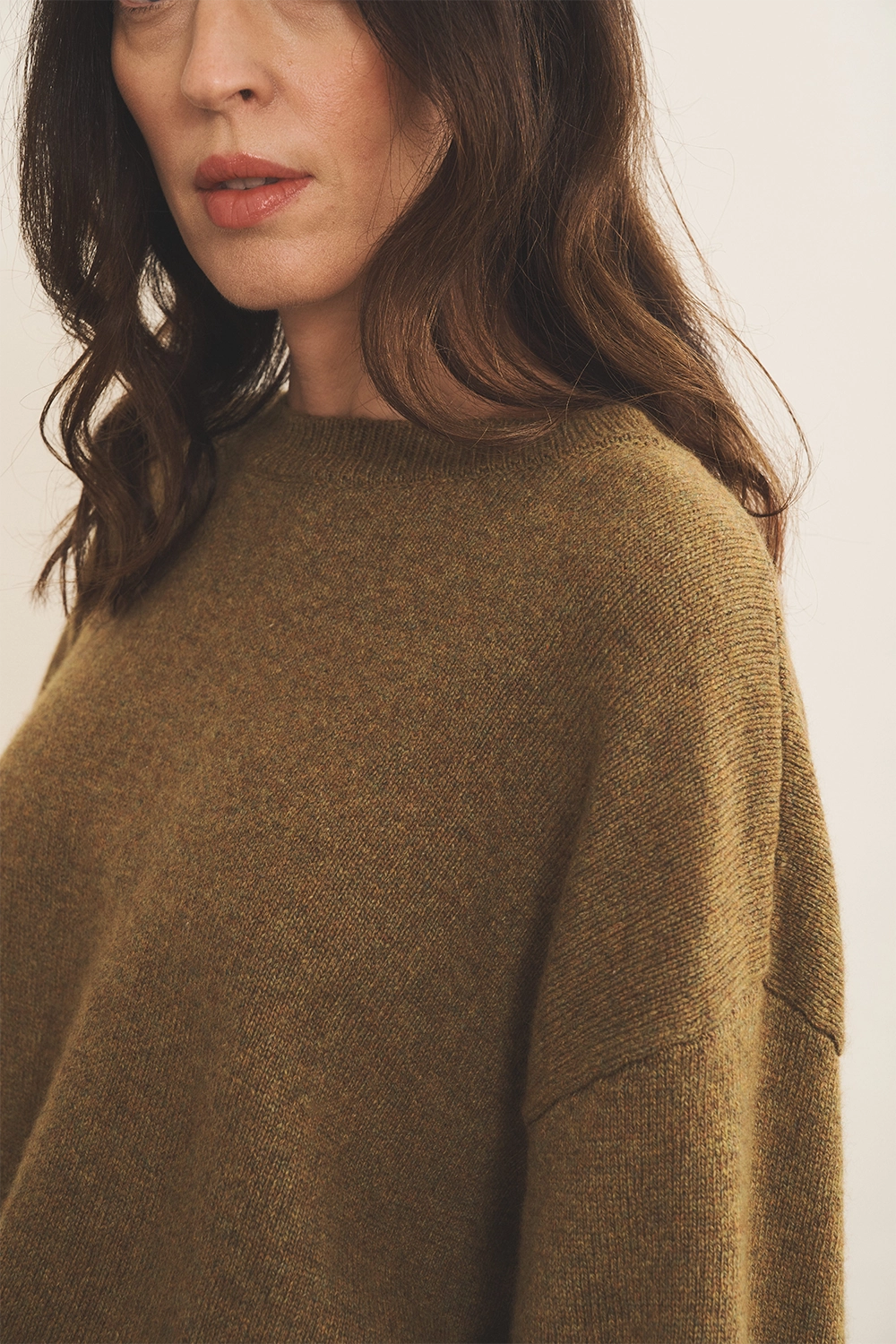green tobacco cashmere sweater women - focus | Sarah | Linnea Lund