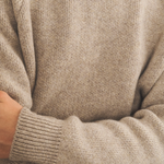 Greige cashmere sweater men - focus view | Sergio | Linnea Lund