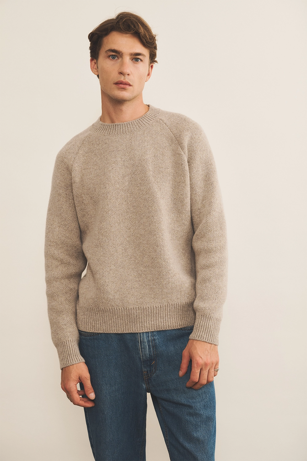 Greige cashmere sweater men - front view | Sergio | Linnea Lund