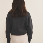 Dark grey cashmere sweater women - back view | Sergio | Linnea Lund