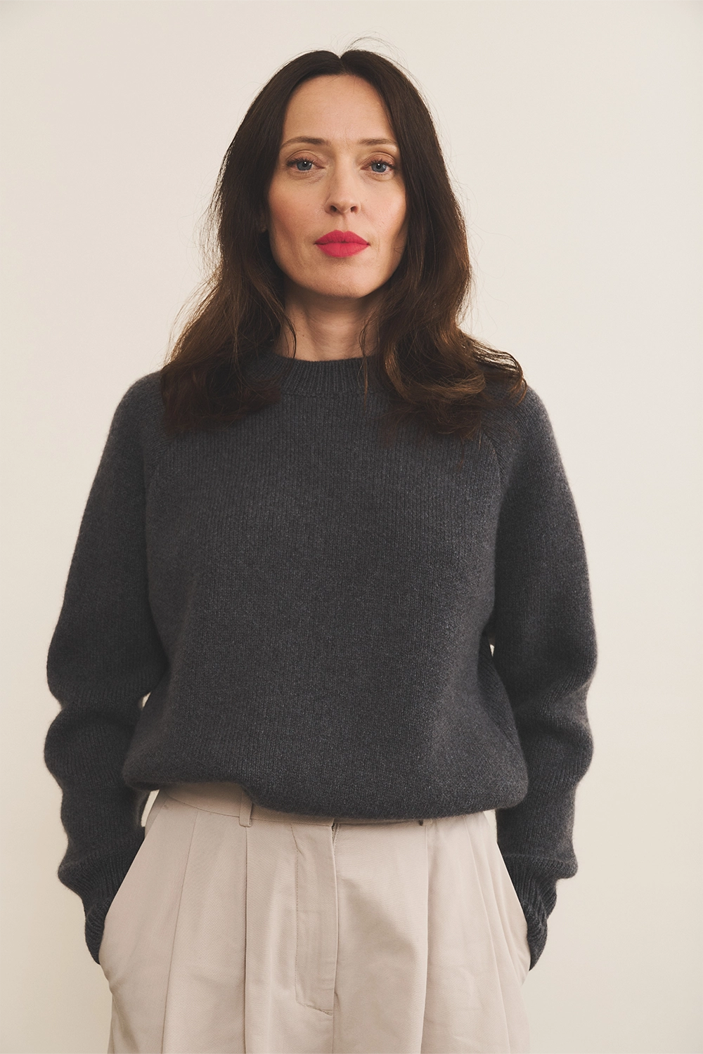 Dark grey cashmere sweater women - front view | Sergio | Linnea Lund