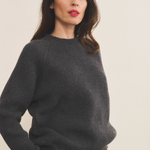 Dark grey cashmere sweater women - side view | Sergio | Linnea Lund