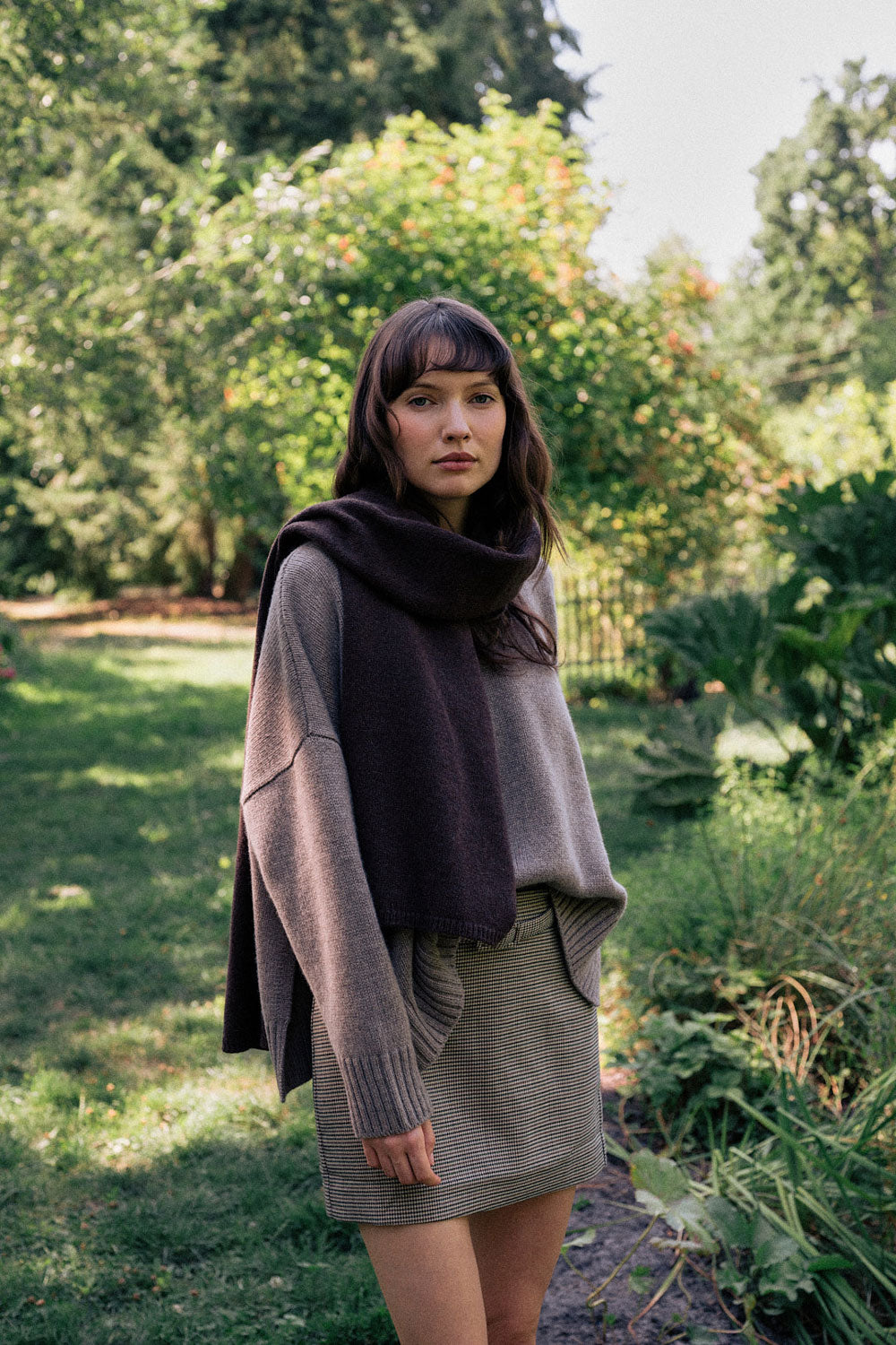 Dark brown rectangular cashmere scarf | Susanne | Linnea Lund