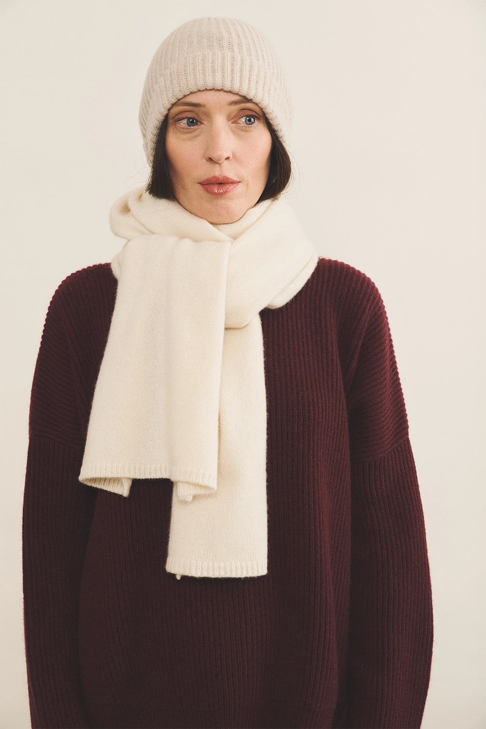 white scarf cashmere - front view | Susanne | Linnea Lund