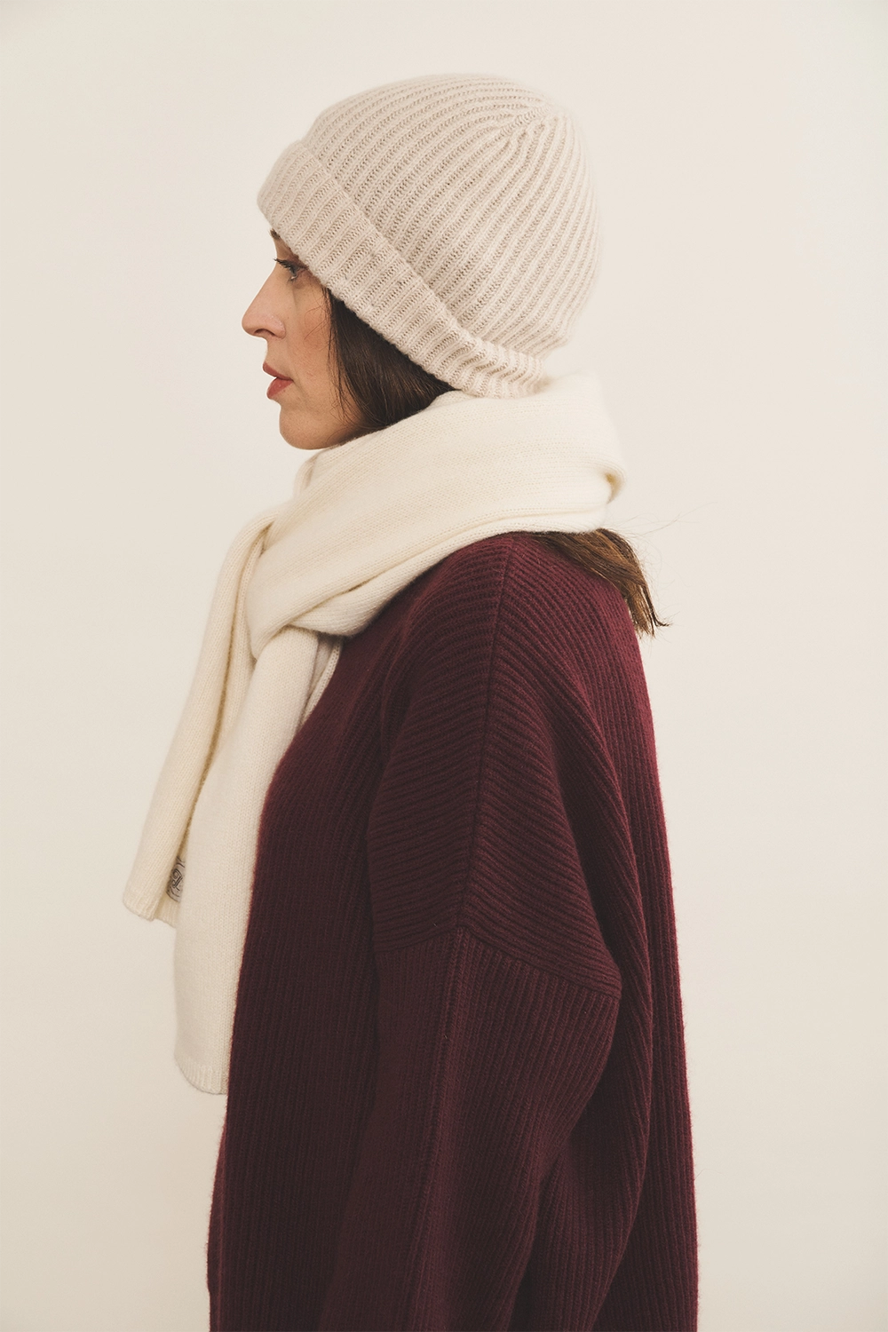 white scarf cashmere - side view | Susanne | Linnea Lund