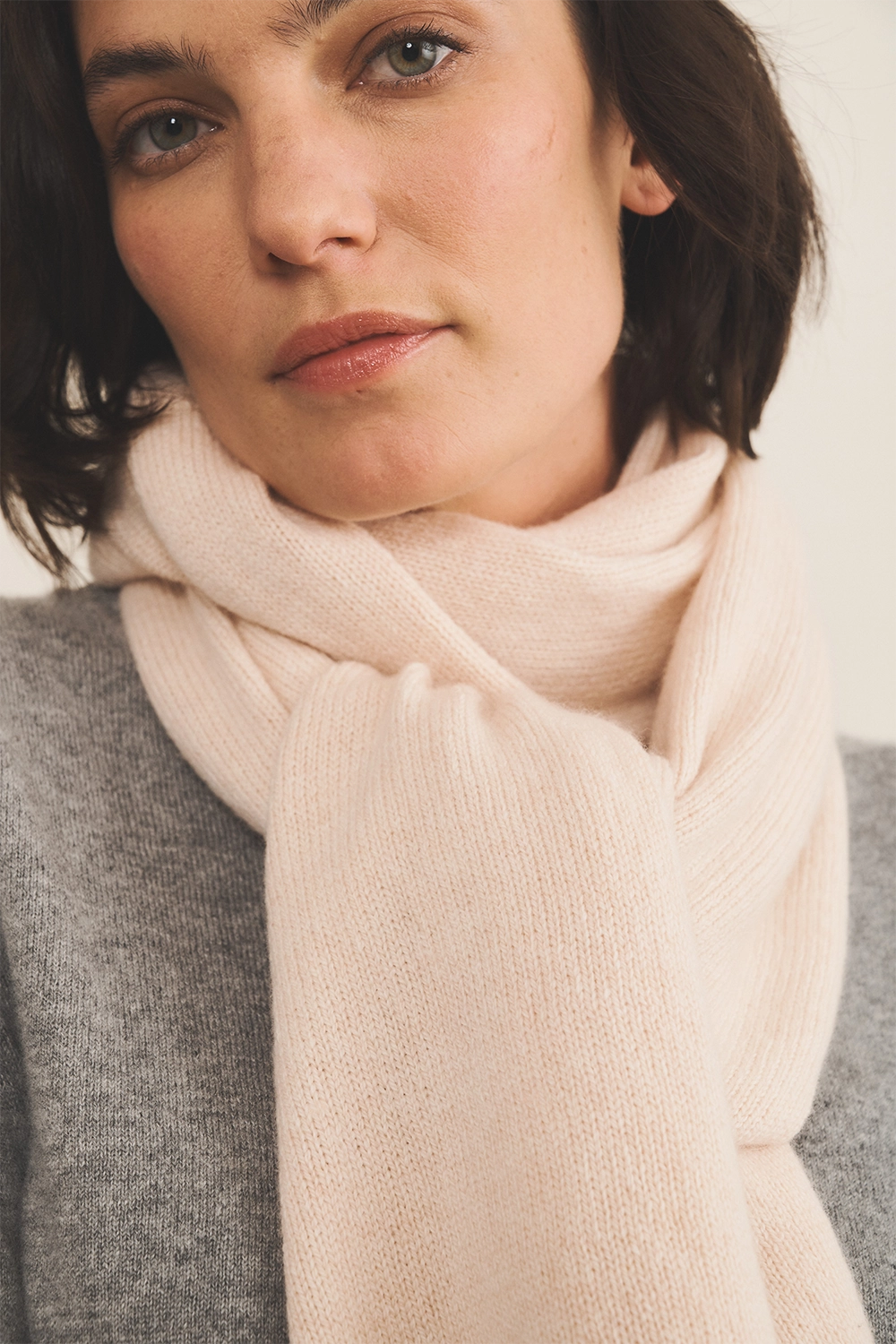 light salmon pink scarf cashmere - focus | Susanne | Linnea Lund