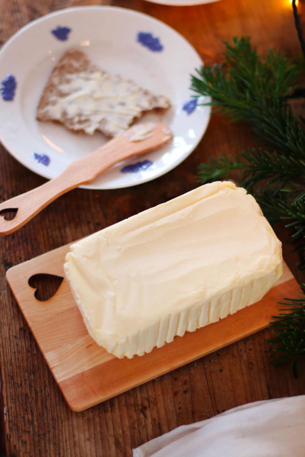 Swedish Alder Wood Sandwich Plate with Butter Knife | Linnea Lund 