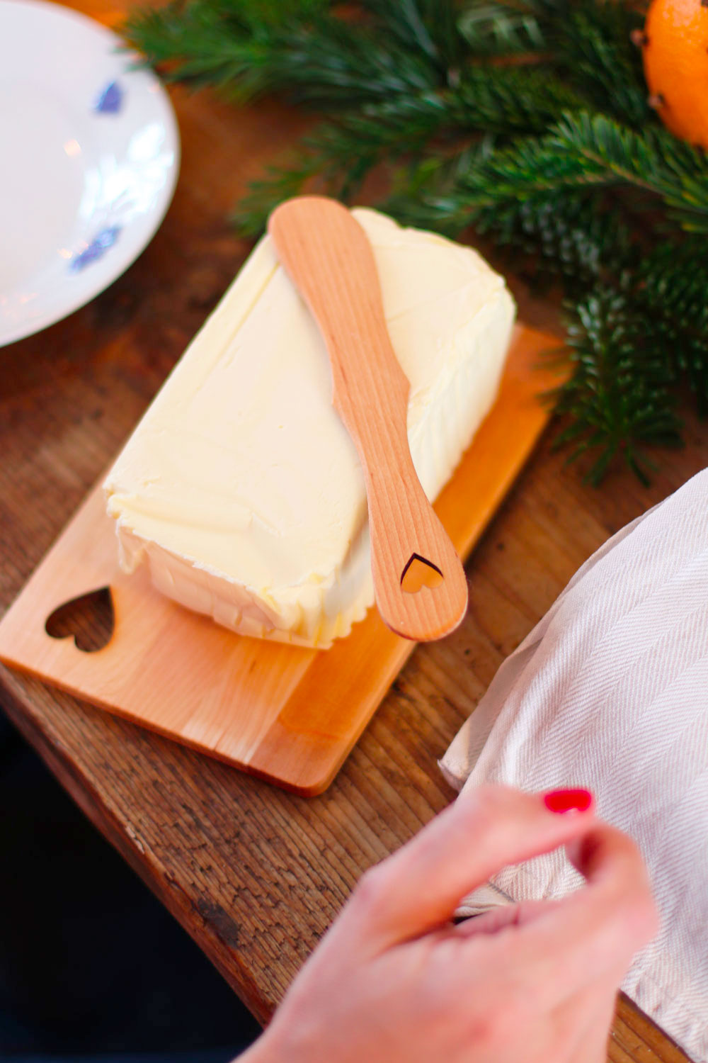 Swedish Alder Wood Sandwich Plate with Butter Knife | Linnea Lund 