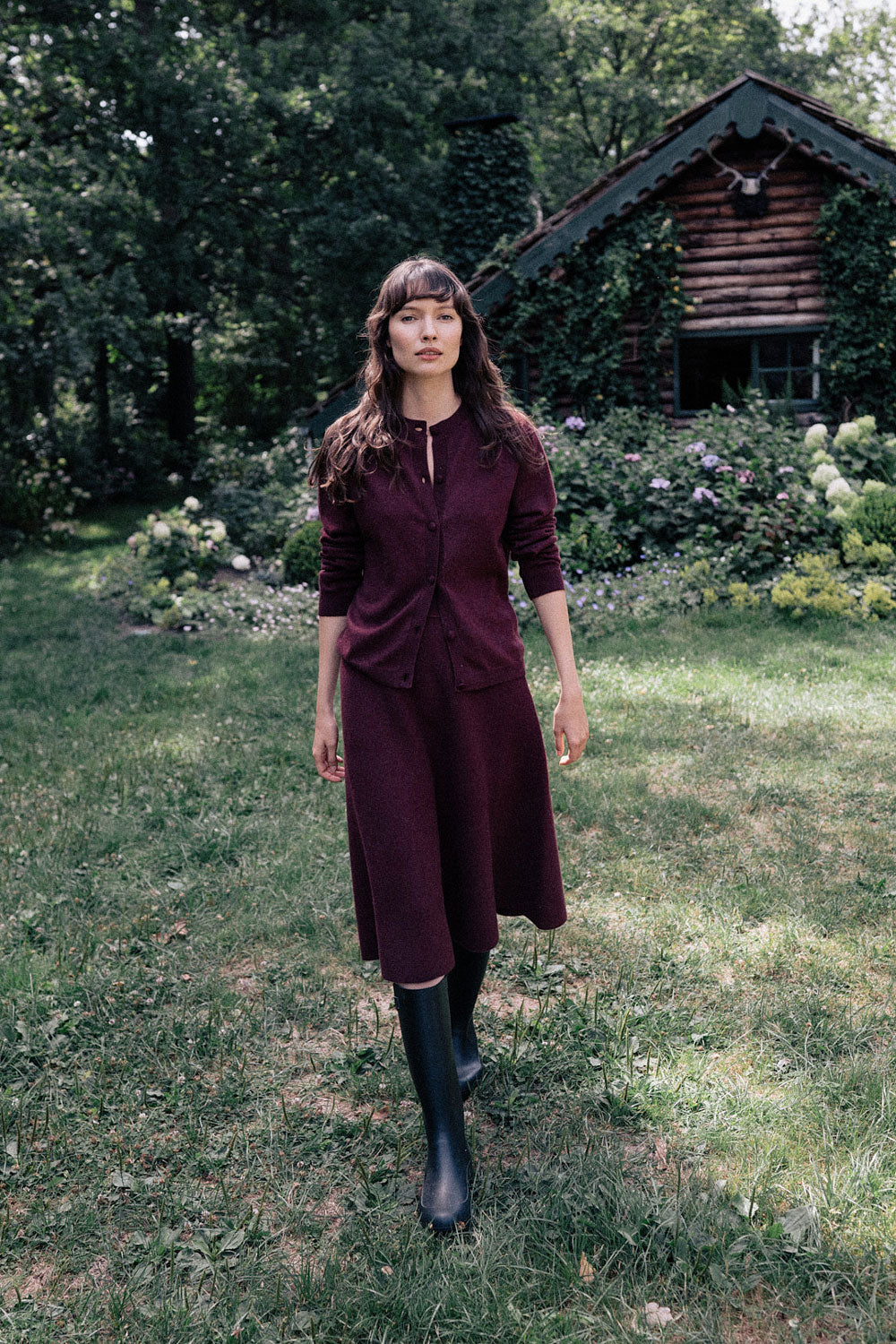 Timeless cashmere midi skirt burgundy - look | Sylvie | Linnea Lund