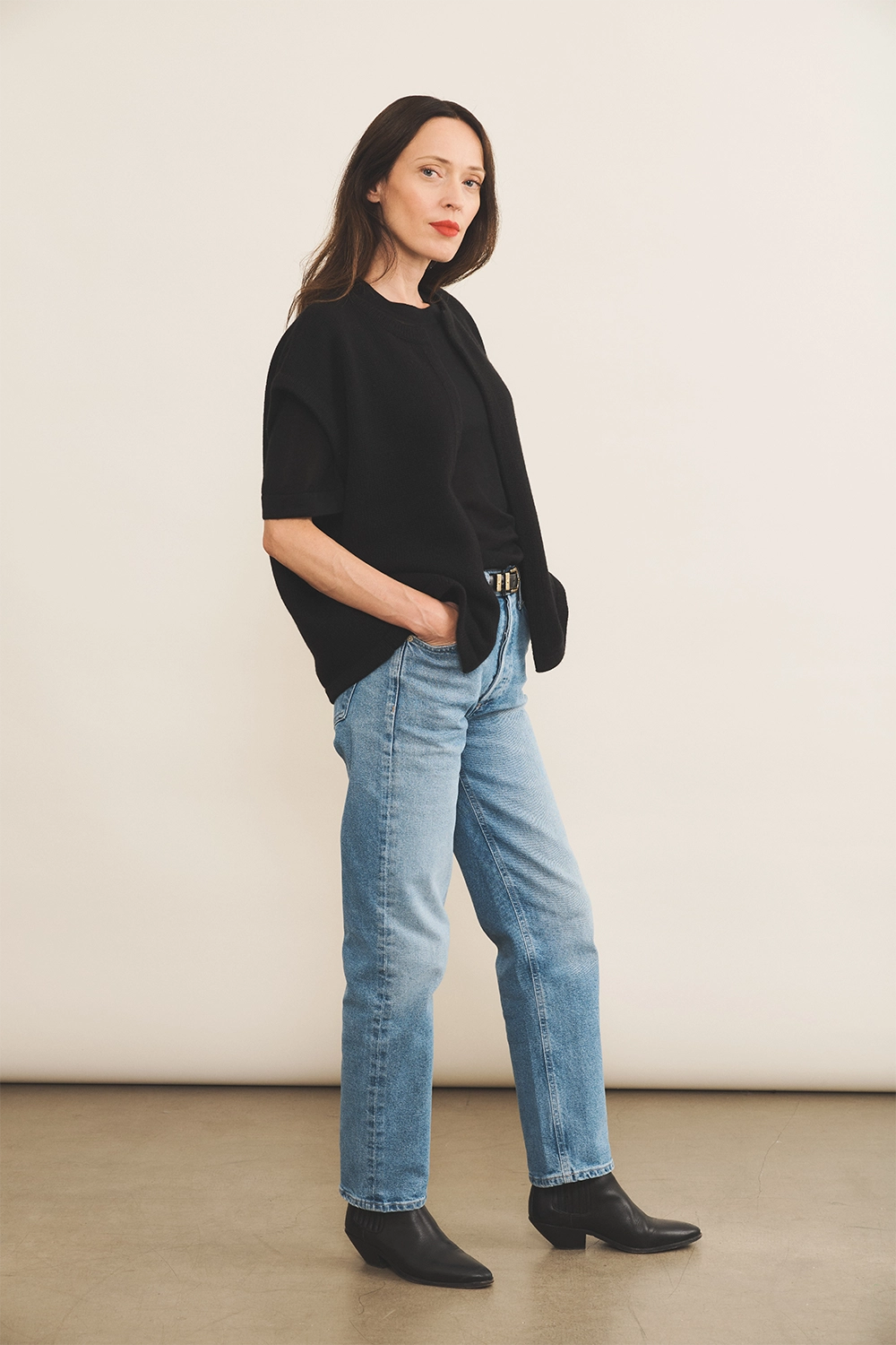Cashmere sleeveless cardigan women black - side view | Théo | Linnea Lund