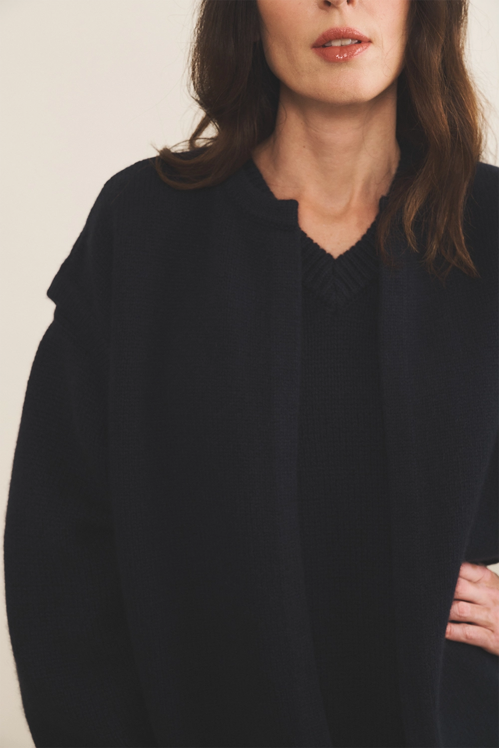 Cashmere sleeveless cardigan women dark blue - focus | Théo | Linnea Lund