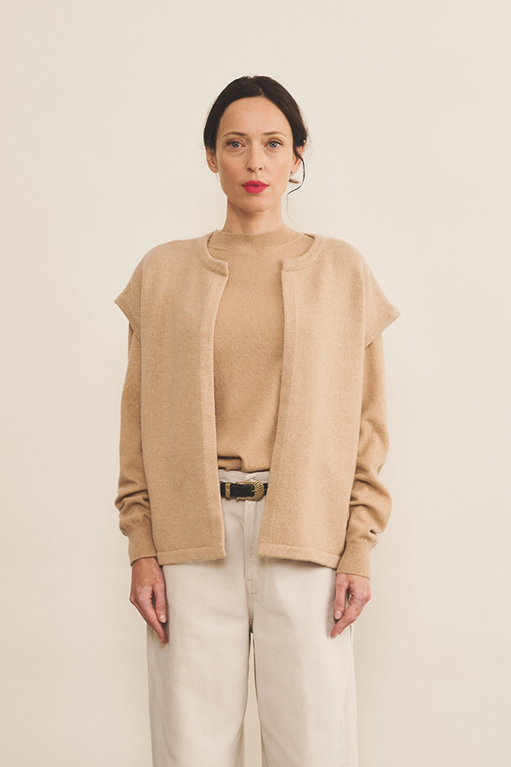 Cashmere sleeveless cardigan women nude beige - front | Théo | Linnea Lund