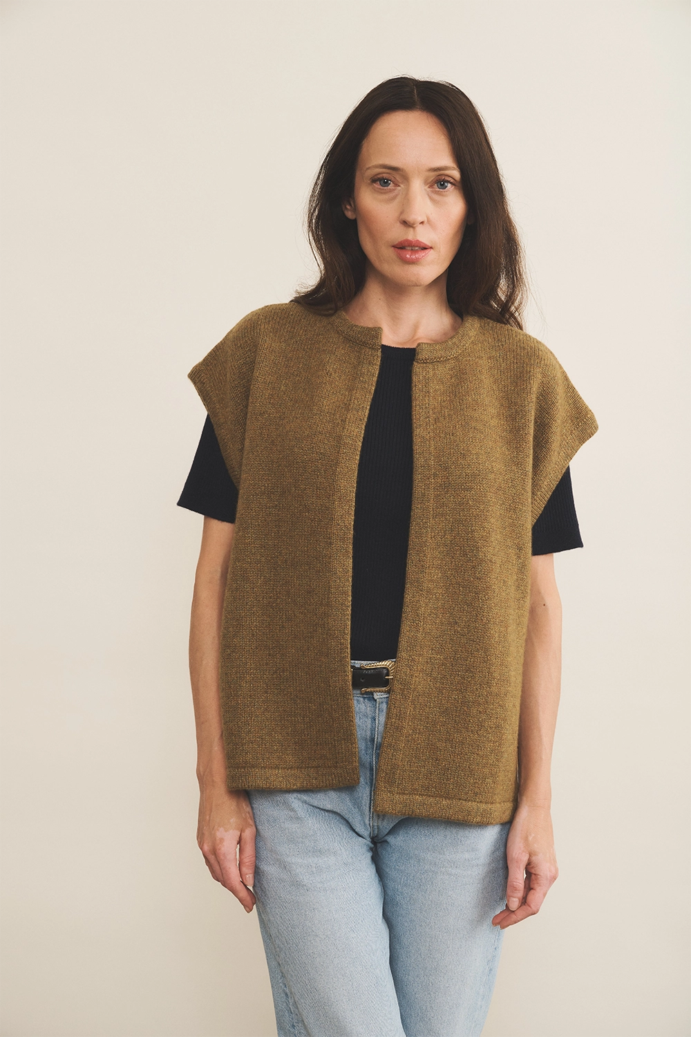 Cashmere sleeveless cardigan women green tobacco - front | Théo | Linnea Lund
