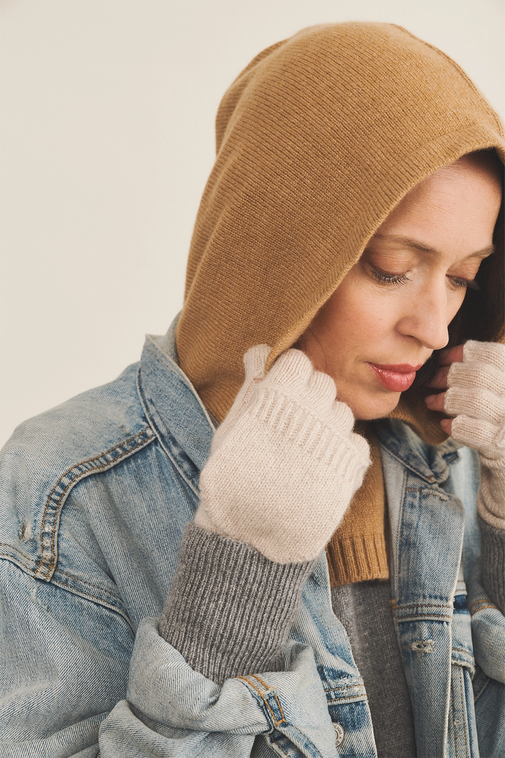beige cashmere mittens  women - focus | Vantar | Linnea Lund